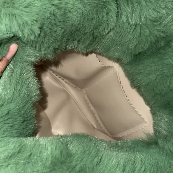 NWOT FAUX FUR HERALD BAG - Picture 7 of 8